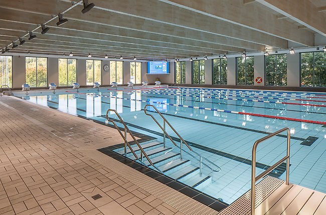 25-metersbassängen i Bålsta simhall med åtta banor och startblock
